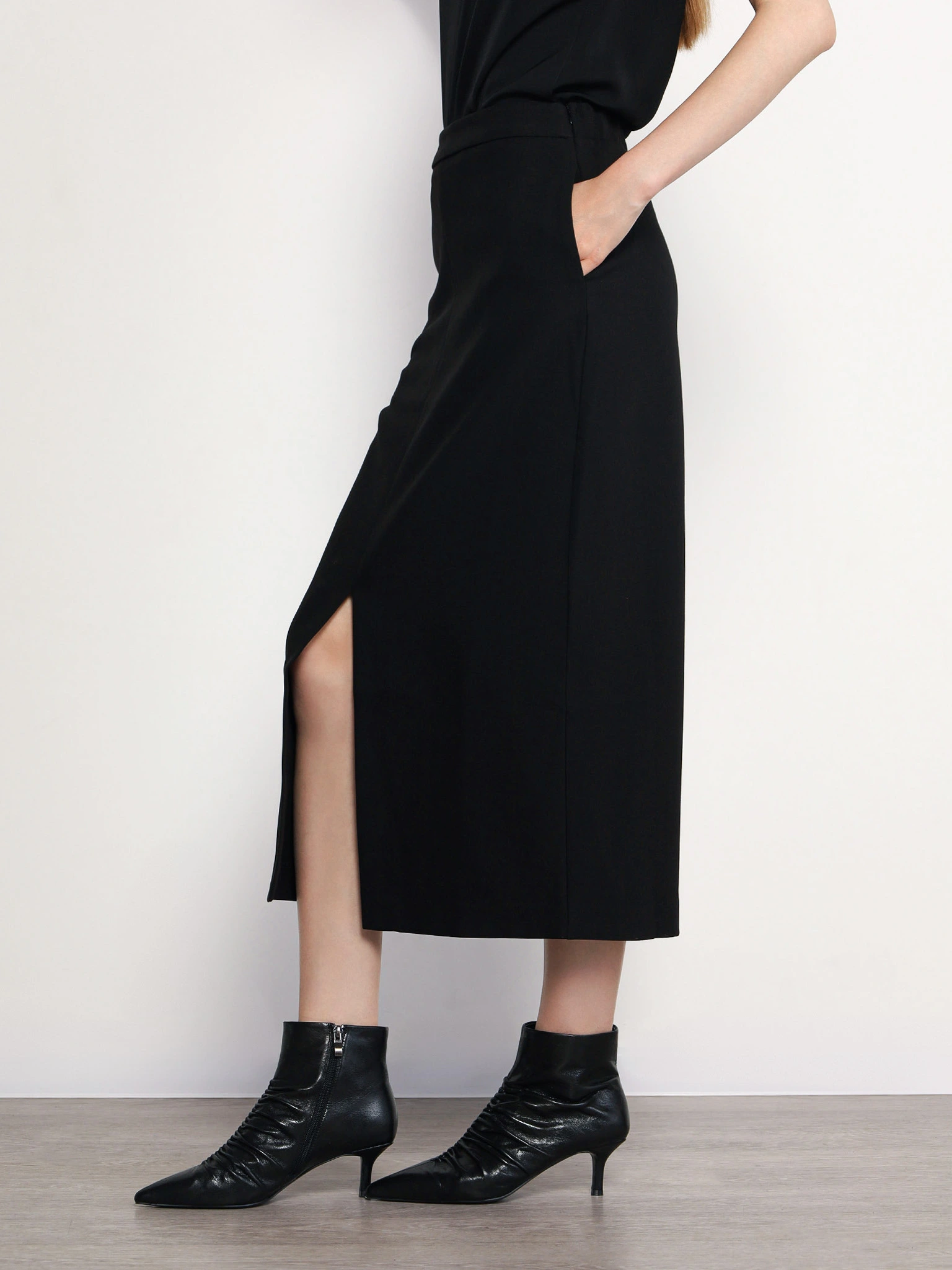 Юбка черного цвета с эластичным поясом